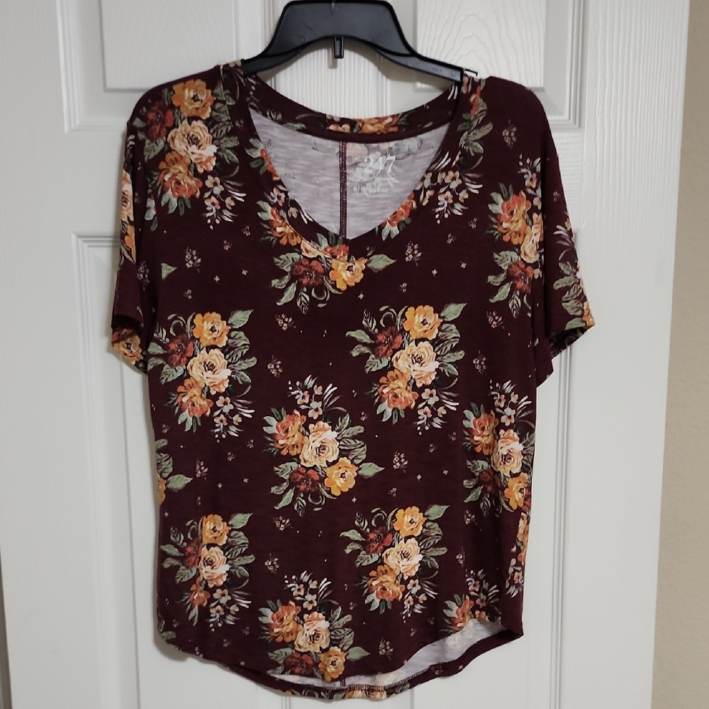 Maurices Burgundy Floral V-Neck Short Sleeve Tee